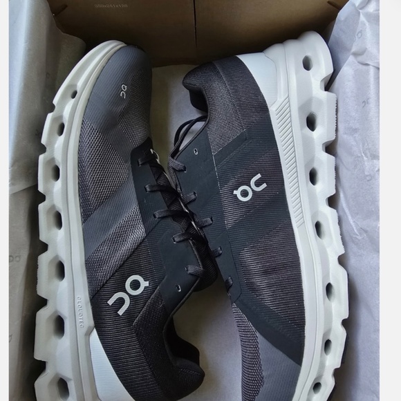 New in box Men’s On Cloudrunner Sneakers Eclipse/Frost Color Size 12 US - Picture 5 of 8